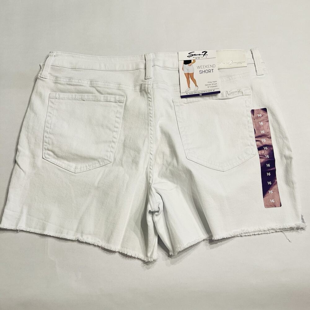 Seven7 Women's Denim White Weekend Short Frayed Hem Sz 16 - Picture 2 of 5